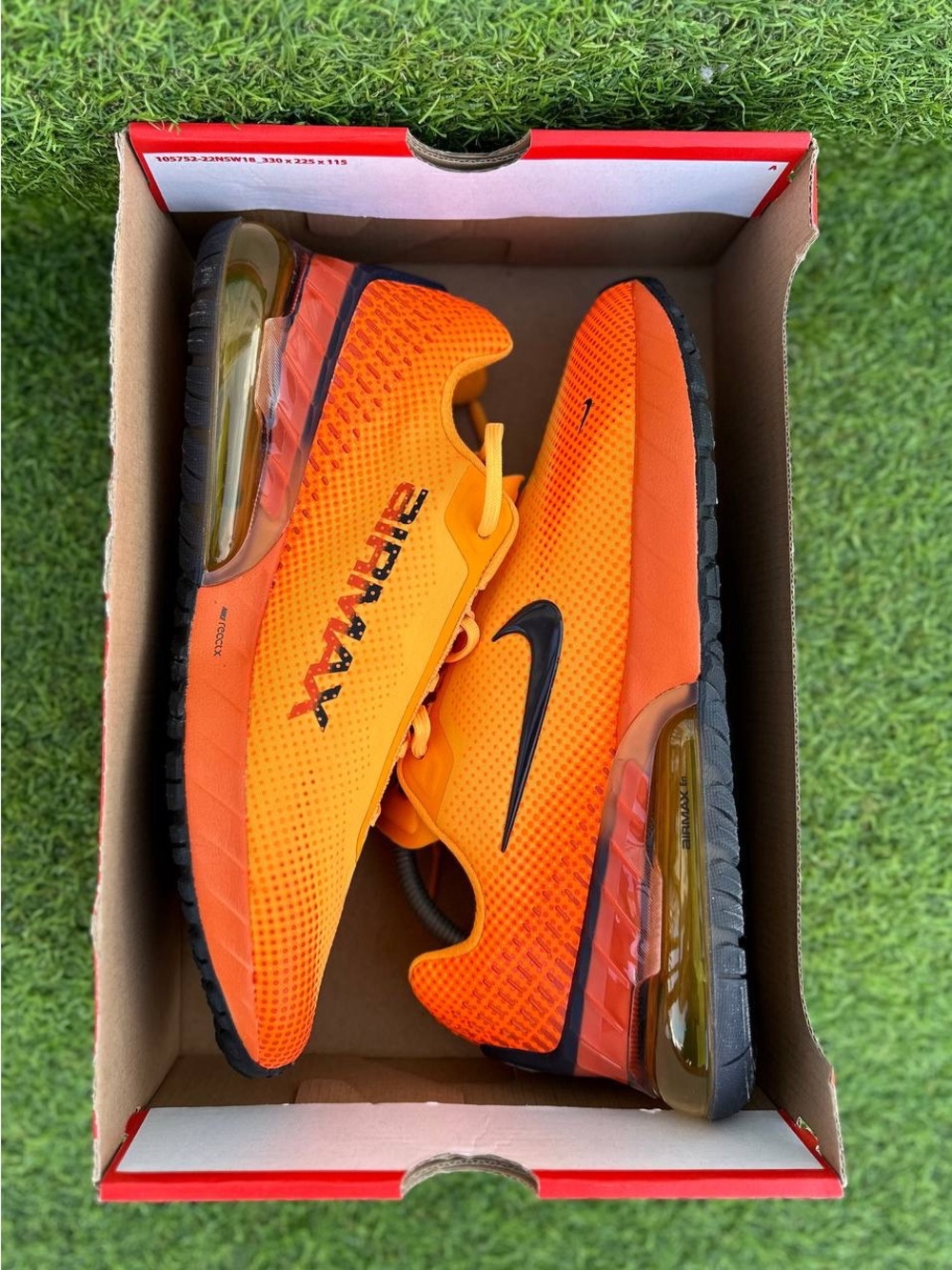 Brand new Nike Air Max Phoenix Total Orange Men’s Size 10